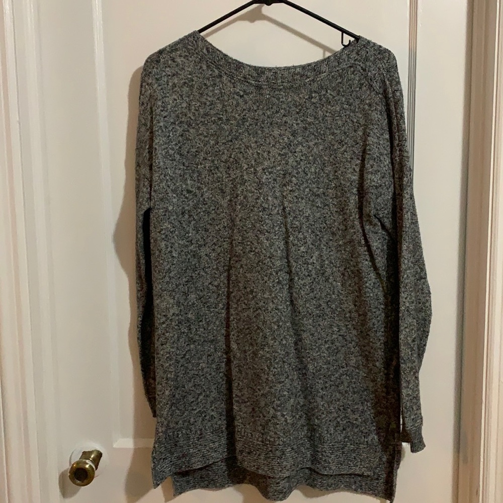 Long sleeve white and black tunic sweater